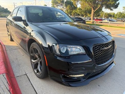 Used 2022 Chrysler 300 Touring L RWD image 3
