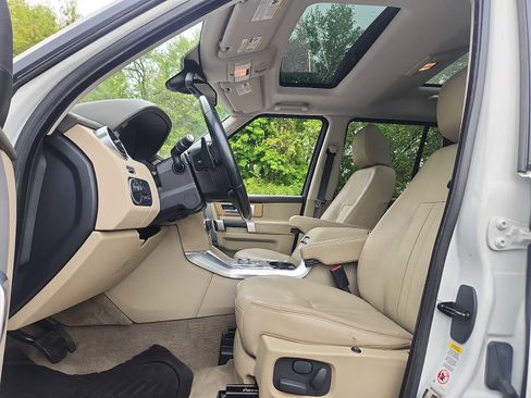 Used 2016 Land Rover LR4 AWD/4WD image 13
