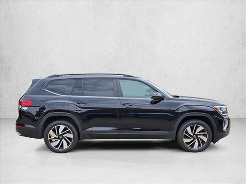 Used 2025 Volkswagen Atlas SE FWD image 4