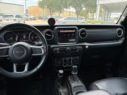 Used 2022 Jeep Wrangler Unlimited Sahara w/ Cold Weather Group AWD/4WD image 14