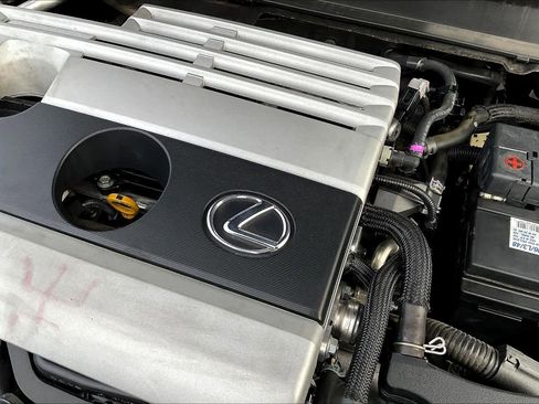 Used 2019 Lexus UX 200 image 29