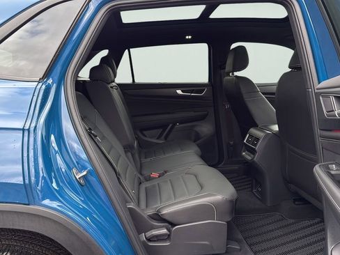 Used 2025 Volkswagen Atlas Cross Sport SEL R-Line image 12