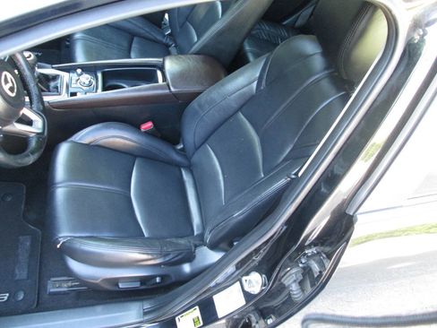 Used 2017 MAZDA MAZDA3 Touring FWD image 13