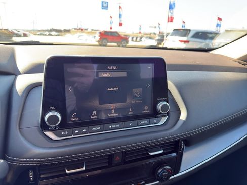 Used 2021 Nissan Rogue SV image 17