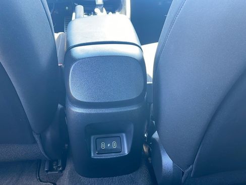Used 2025 Hyundai Elantra Sport FWD image 21