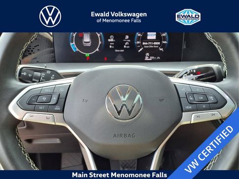 Certified 2025 Volkswagen Tiguan SE w/ Panoramic Sunroof Package AWD/4WD image 13