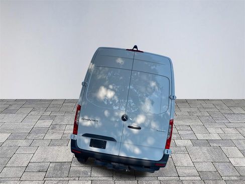 Used 2024 Mercedes-Benz Sprinter 2500 image 6