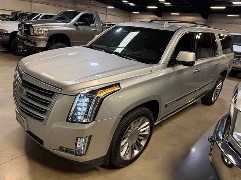 Used 2016 Cadillac Escalade ESV Platinum AWD/4WD image 3