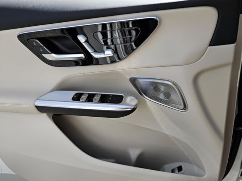 New 2026 Mercedes-Benz GLC 300 image 31