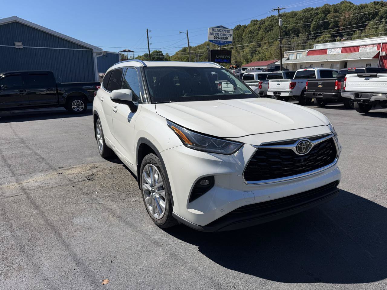 Used 2021 Toyota Highlander Limited AWD/4WD image 3