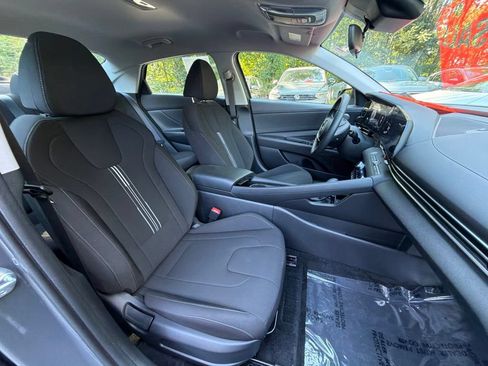 Certified 2023 Hyundai Elantra SEL w/ Convenience Package FWD image 9