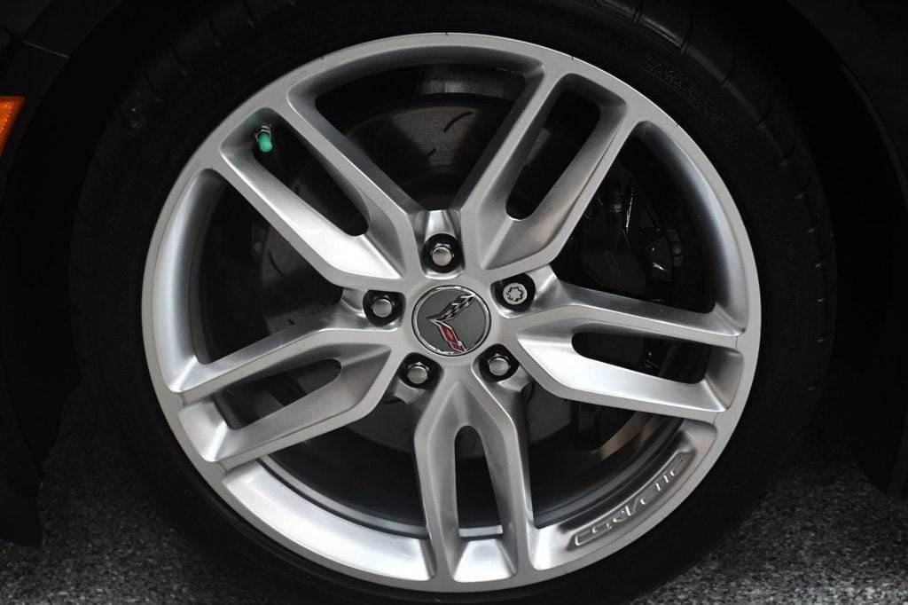 Used 2019 Chevrolet Corvette Stingray Coupe w/ Z51 1LT RWD image 19