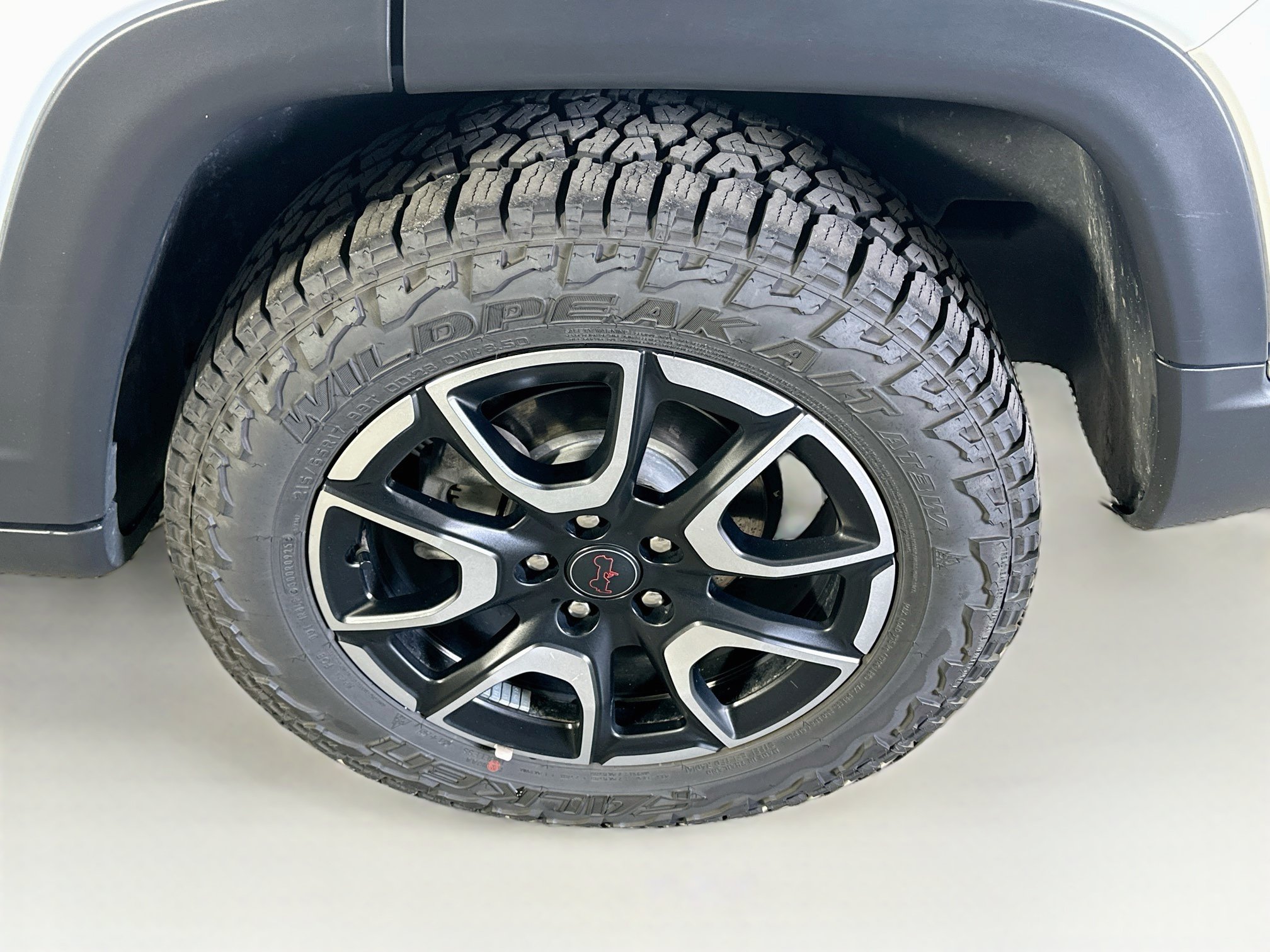 Used 2025 Jeep Compass Trailhawk AWD/4WD image 11