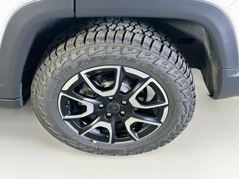 Used 2025 Jeep Compass Trailhawk AWD/4WD image 11