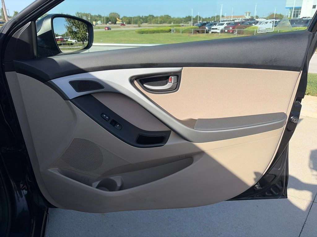 Used 2015 Hyundai Elantra SE w/ Option Group 02 FWD image 23