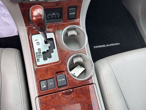 Used 2012 Toyota Highlander Limited w/ Tow Pkg image 15