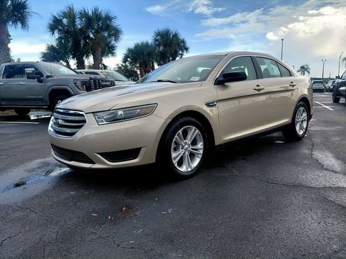 Used 2018 Ford Taurus SE FWD image 5