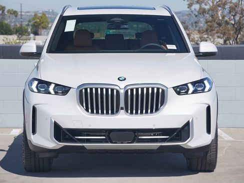New 2026 BMW X5 xDrive40i w/ Premium Package image 2