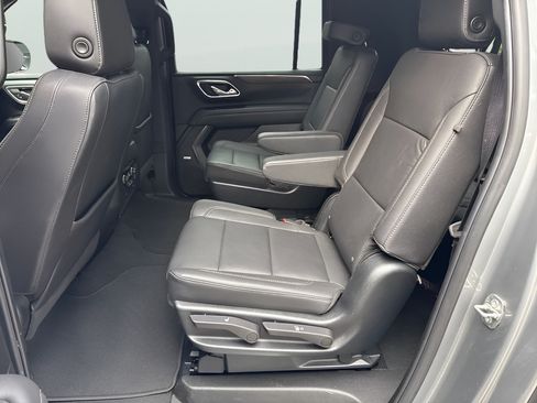 Used 2023 Chevrolet Suburban LT w/ Luxury Package AWD/4WD image 9