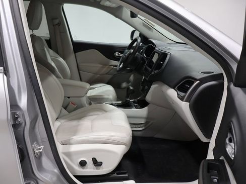 Used 2022 Jeep Cherokee Latitude Lux w/ Mopar Interior Package image 24