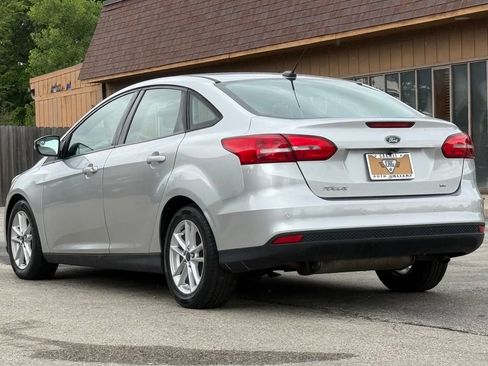 Used 2016 Ford Focus SE w/ Reverse Sensing Package FWD image 3