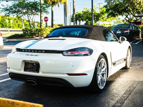 Used 2017 Porsche 718 Boxster RWD image 38