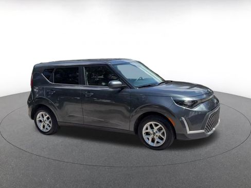 Used 2025 Kia Soul LX w/ LX Technology Package FWD image 2