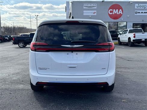 New 2026 Chrysler Pacifica Select image 21