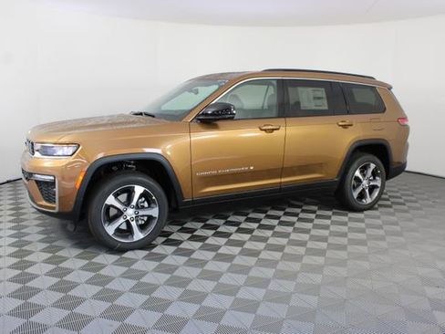 New 2026 Jeep Grand Cherokee L Limited w/ Luxury Tech Group II AWD/4WD image 2