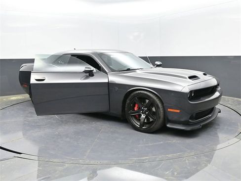Used 2019 Dodge Challenger SRT Hellcat Redeye image 43