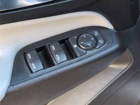 Used 2021 Chevrolet Equinox LS image 22