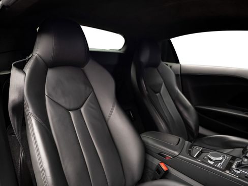 Used 2021 Audi R8 V10 w/ Premium Package image 34