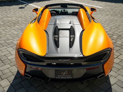 Used 2018 McLaren 570S Spider image 22