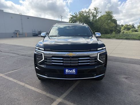 New 2026 Chevrolet Suburban Premier AWD/4WD image 2