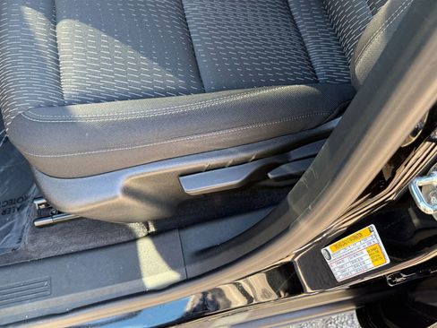 Used 2025 Chevrolet Equinox LT image 23