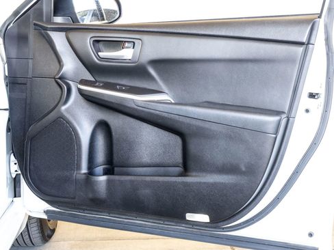 Used 2015 Toyota Camry LE image 23