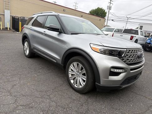 Used 2024 Ford Explorer Limited w/ Equipment Group 301A AWD/4WD image 4