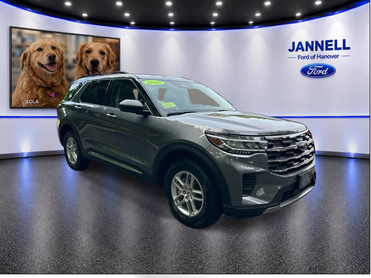 Used 2025 Ford Explorer Active AWD/4WD image 3
