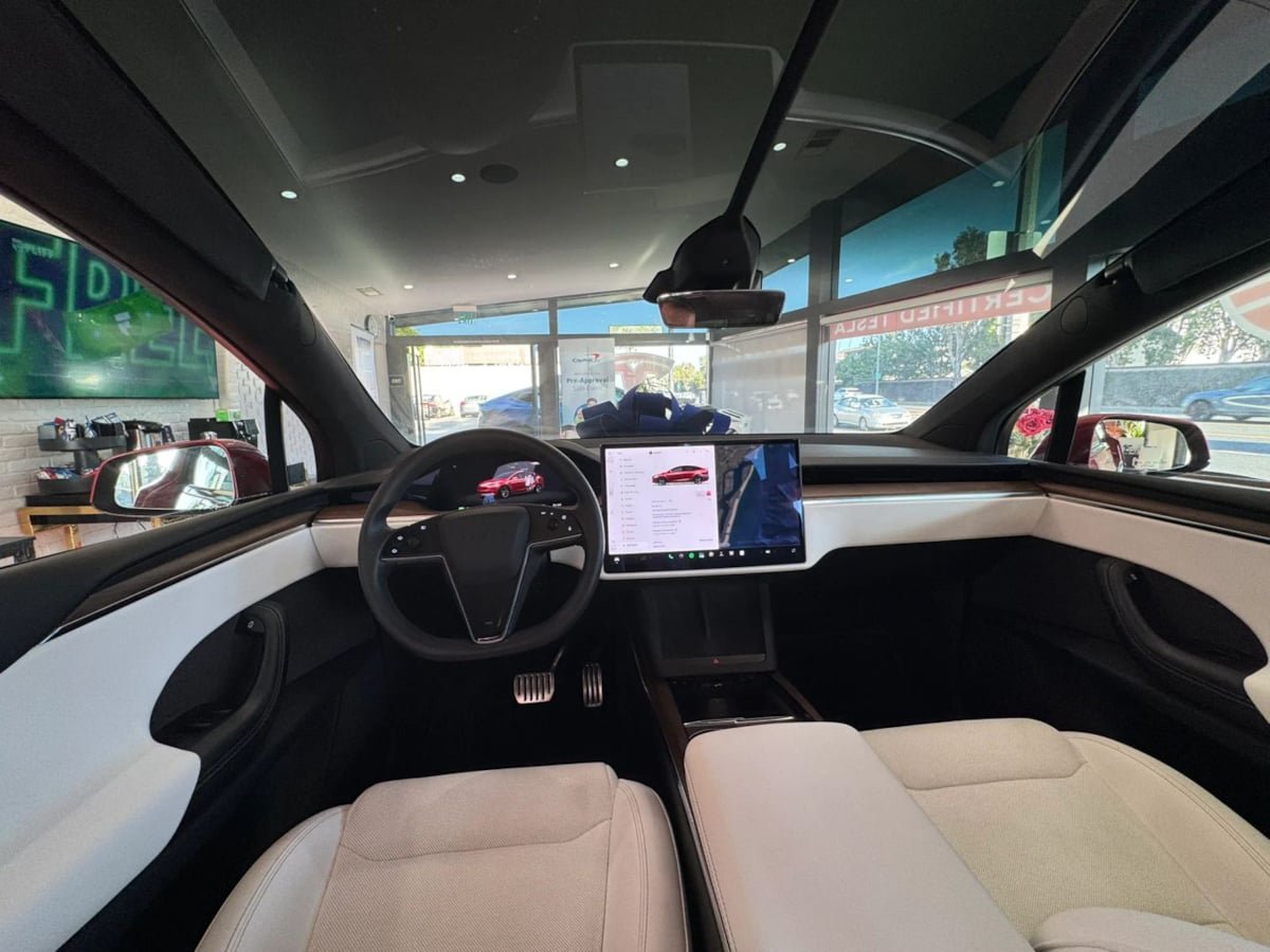 Used 2023 Tesla Model X AWD/4WD image 33