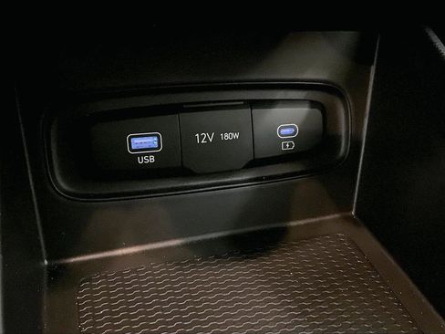 Used 2024 Hyundai Venue SEL image 31