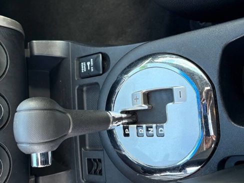 Used 2007 Mitsubishi Galant ES image 16