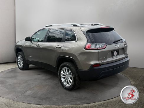 Used 2019 Jeep Cherokee Latitude w/ Cold Weather Group AWD/4WD image 5