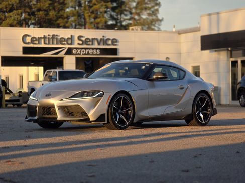 Used 2020 Toyota Supra image 3