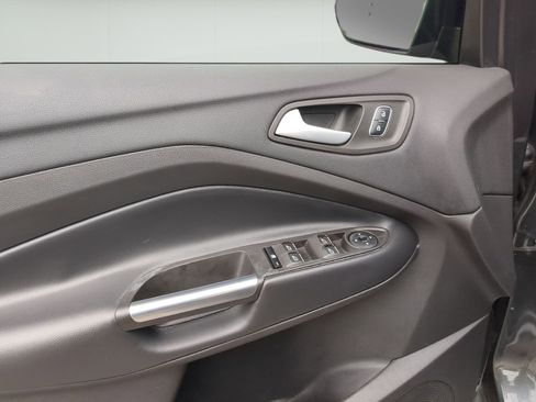 Used 2019 Ford Escape SE FWD image 12