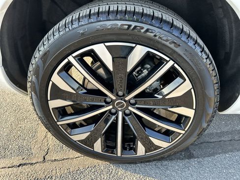 Used 2026 Volvo XC90 B5 Plus w/ Protection Package image 9