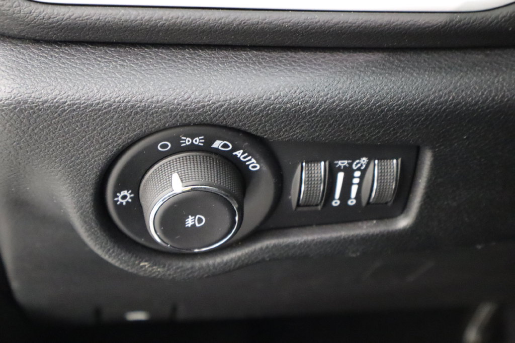 Used 2025 Chrysler Pacifica Select FWD image 24