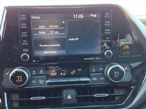 Certified 2022 Toyota Highlander XLE image 17