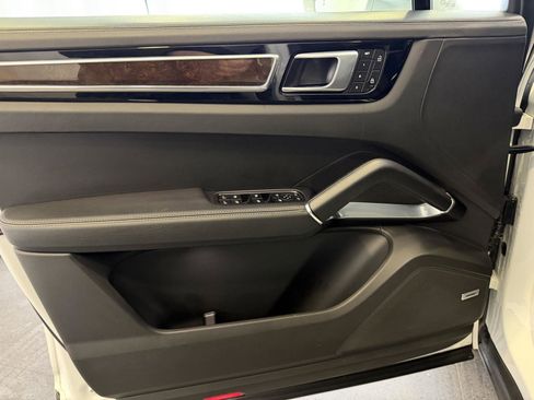 Certified 2023 Porsche Cayenne Turbo image 15