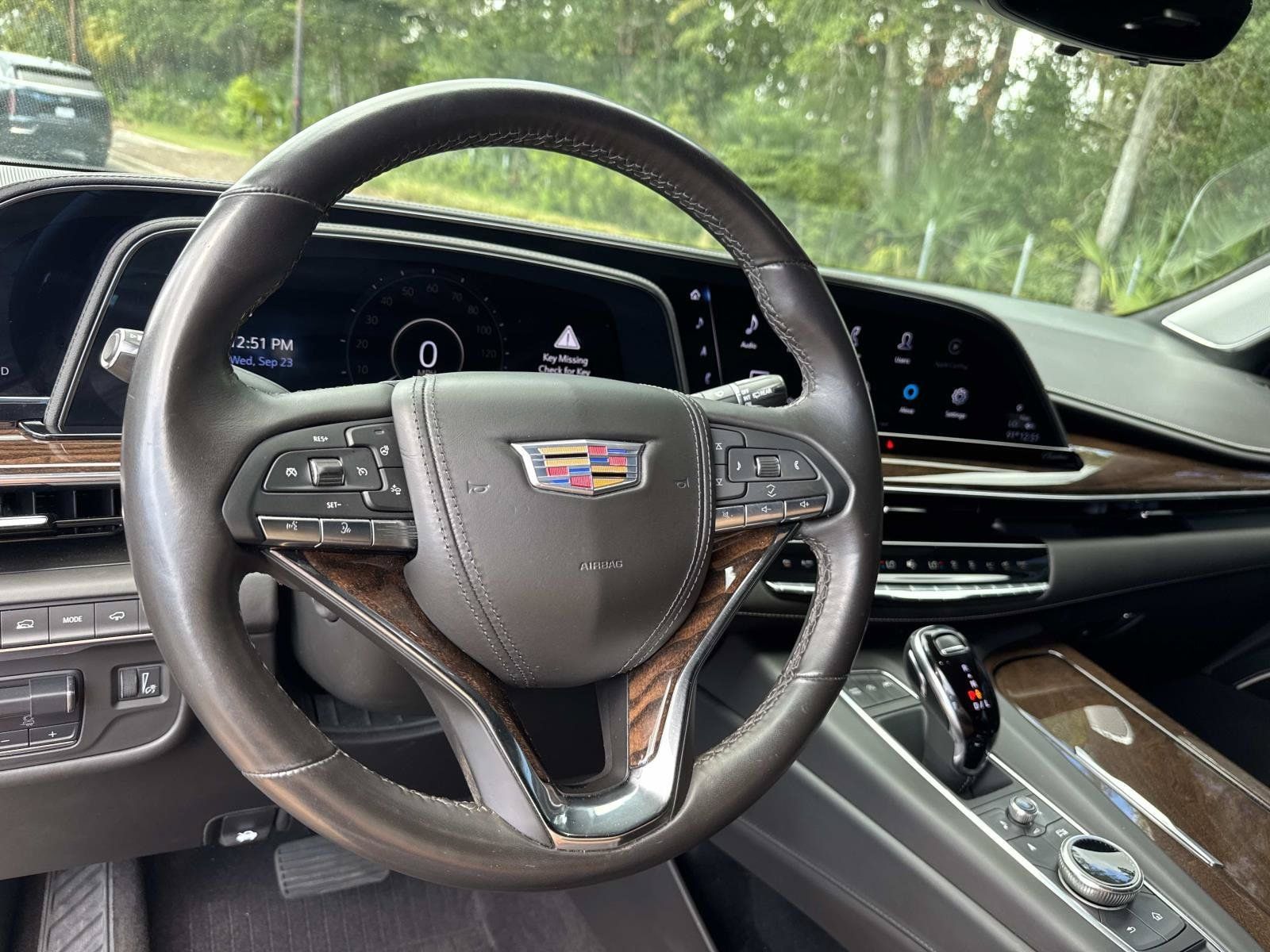 Used 2023 Cadillac Escalade Premium Luxury Platinum AWD/4WD image 15