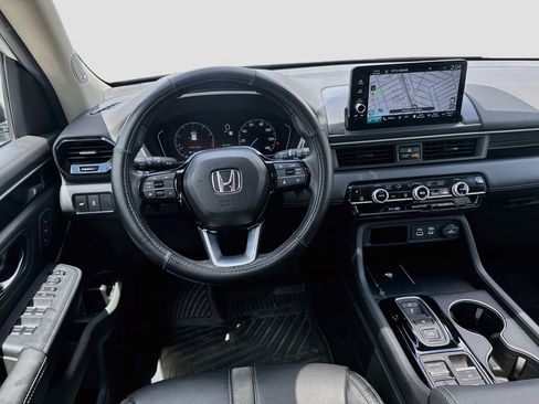 Used 2025 Honda Pilot Touring image 24